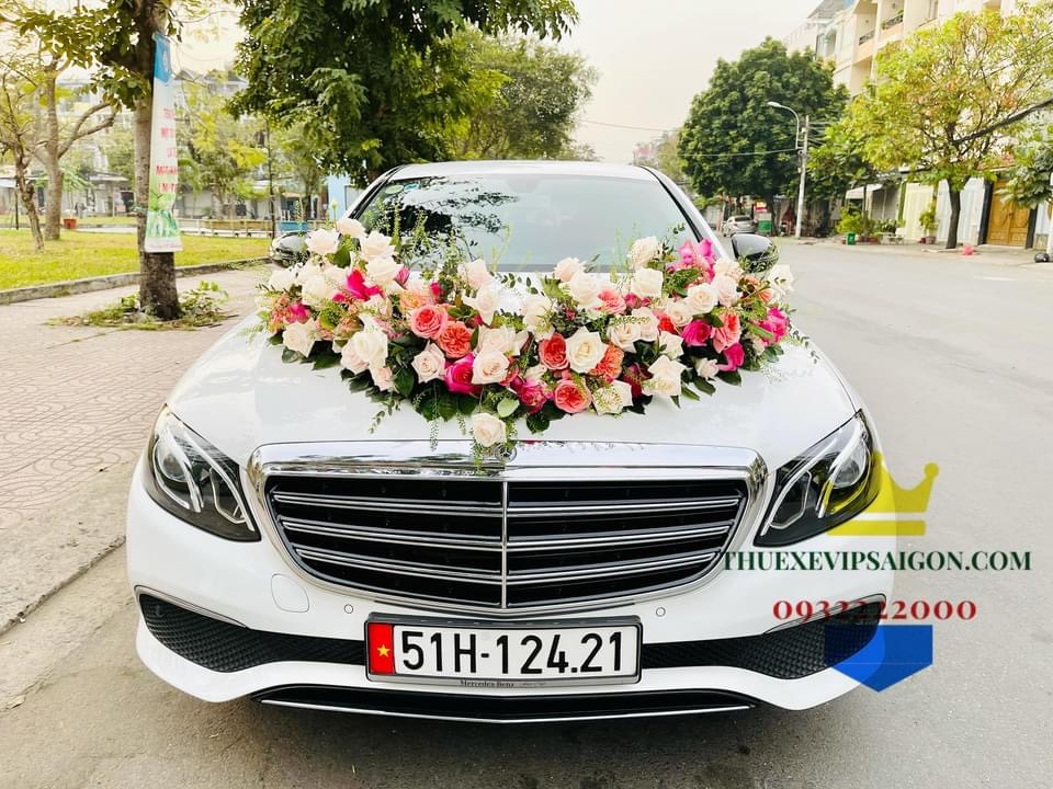 Vip Cars Bảo Dương cho thuê xe cưới hạng sang Mercedes trang trí hoa tươi cao cấp ngày 30/1/2021