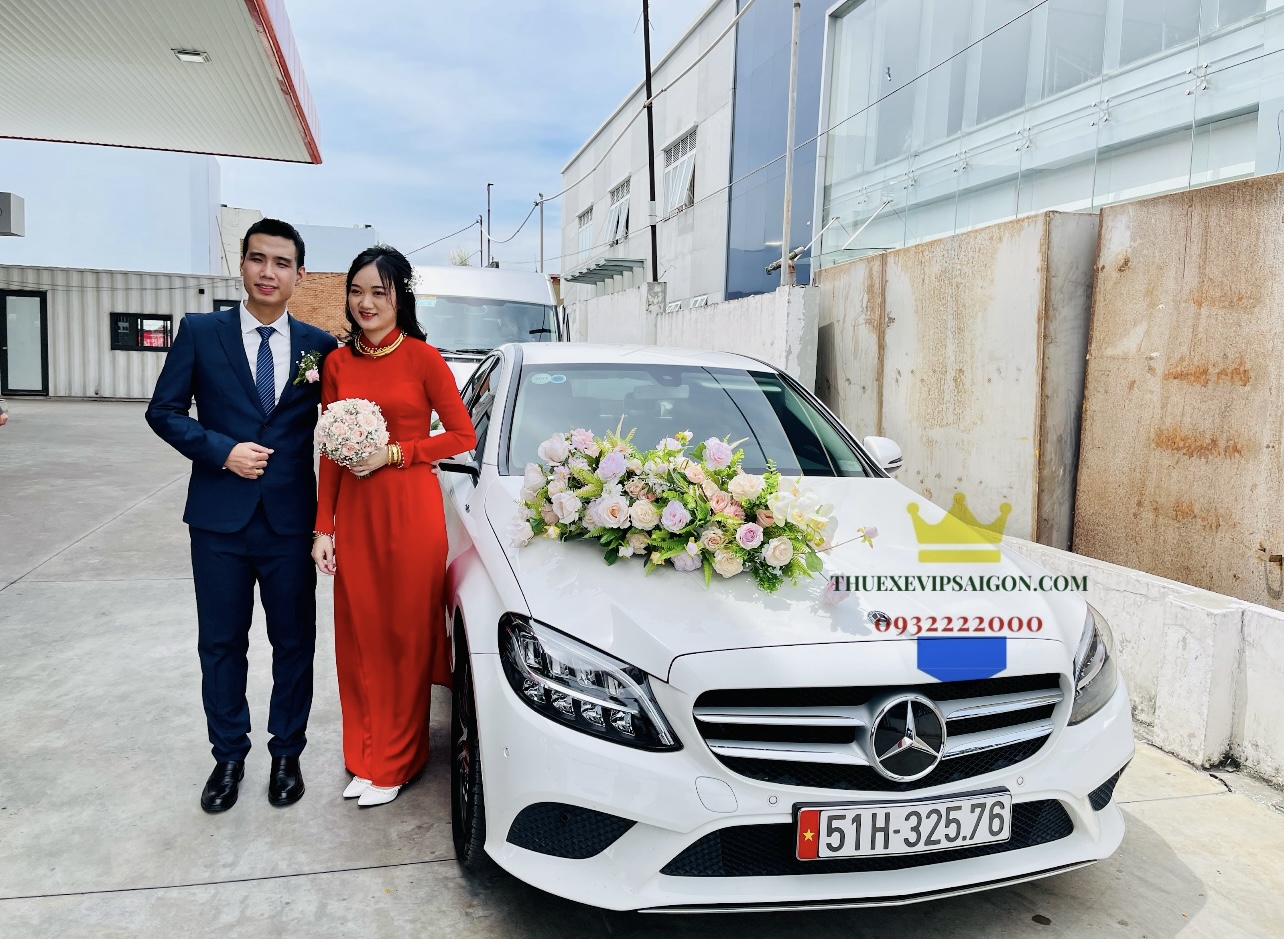 Xe cưới Mercedes đẹp ngày 26/10/2021